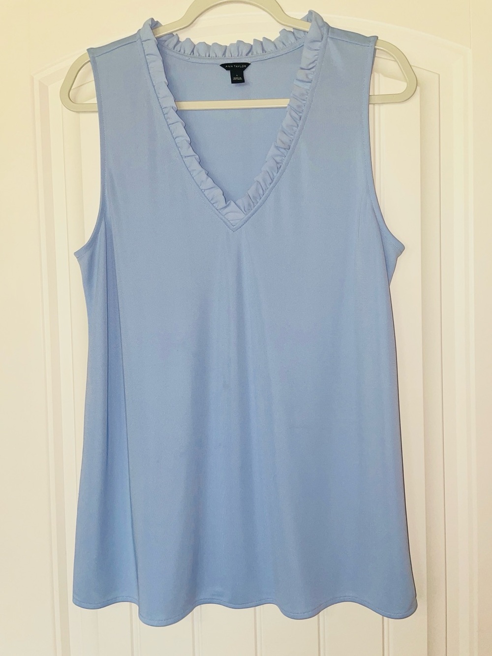 Ann Taylor Sleeveless Light Blue V-Neck Ruffle Trim Top womens large